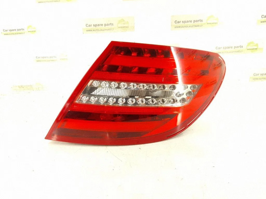 Rear/tail lights – right