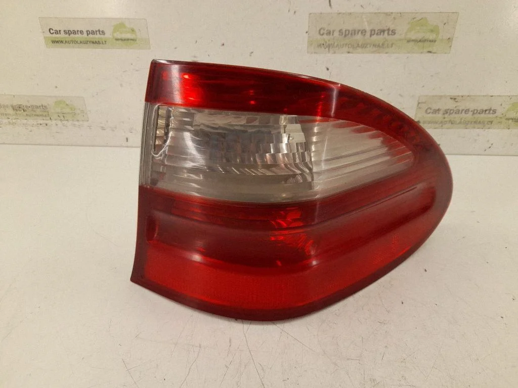 Lampa tylna w błotniku – prawa
