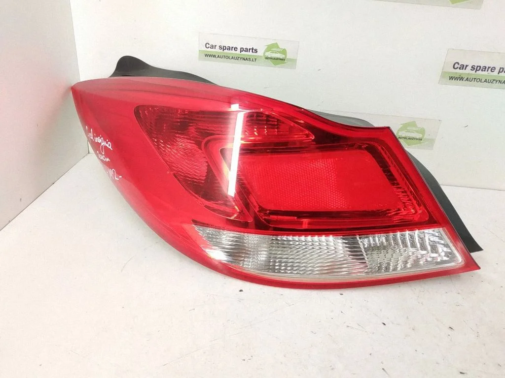Rear/tail lights – left