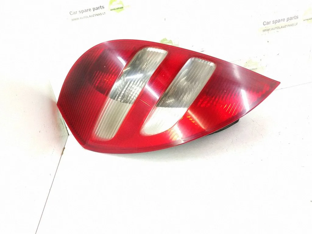 Rear/tail lights – left