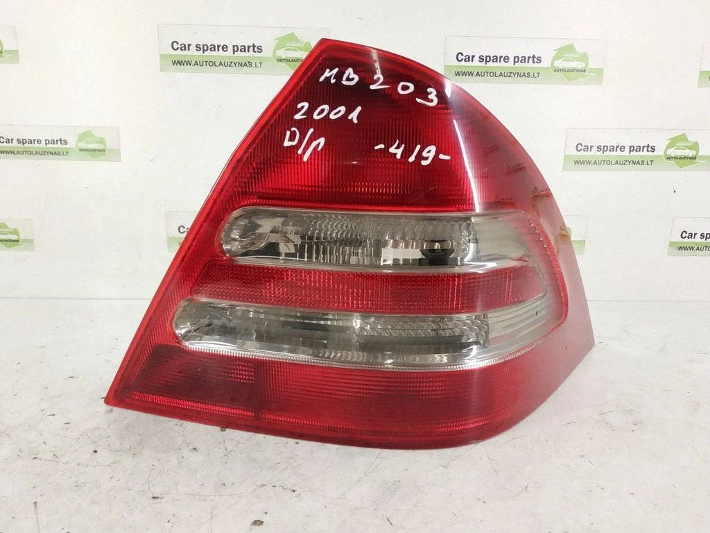 Rear/tail lights – right