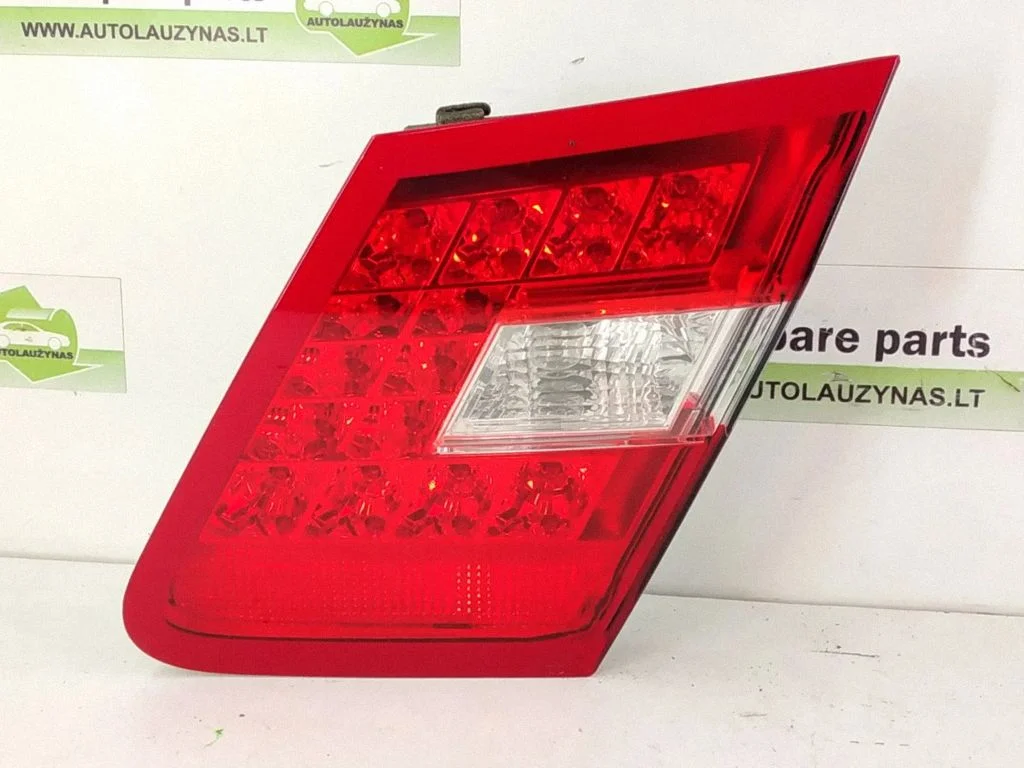 Tailgate rear/tail lights – right