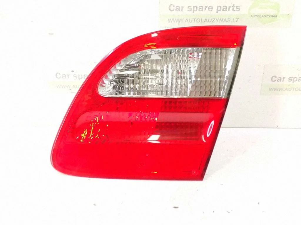 Lampa tylna w klapie – prawa