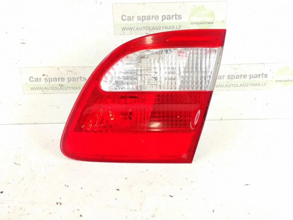 Lampa tylna w klapie – prawa