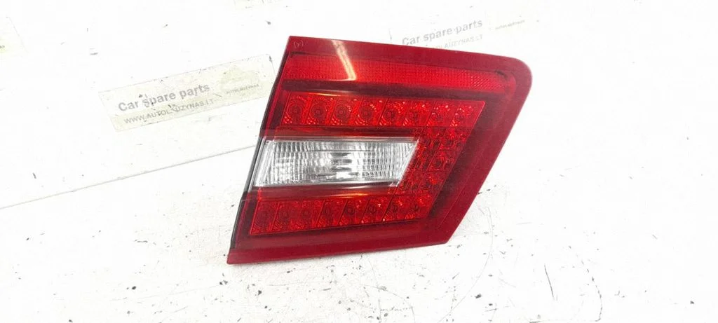 Tailgate rear/tail lights – right