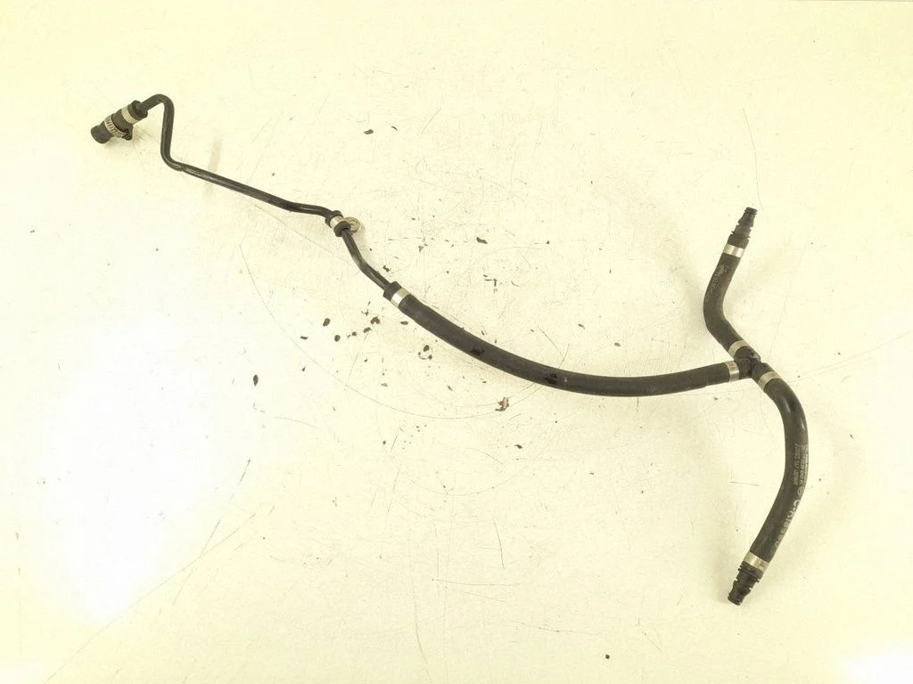 Engine coolant pipe/hose