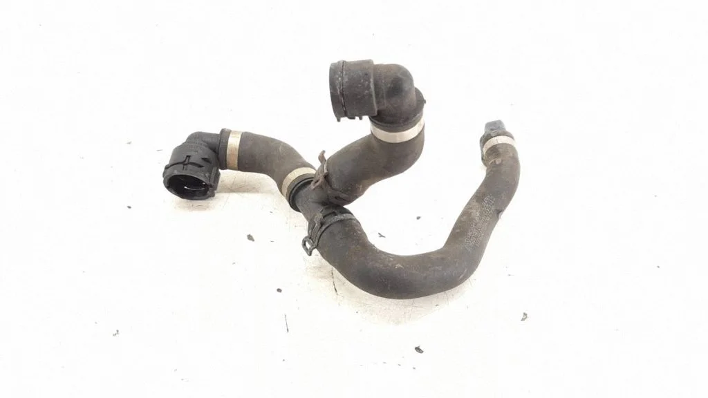 Engine coolant pipe/hose