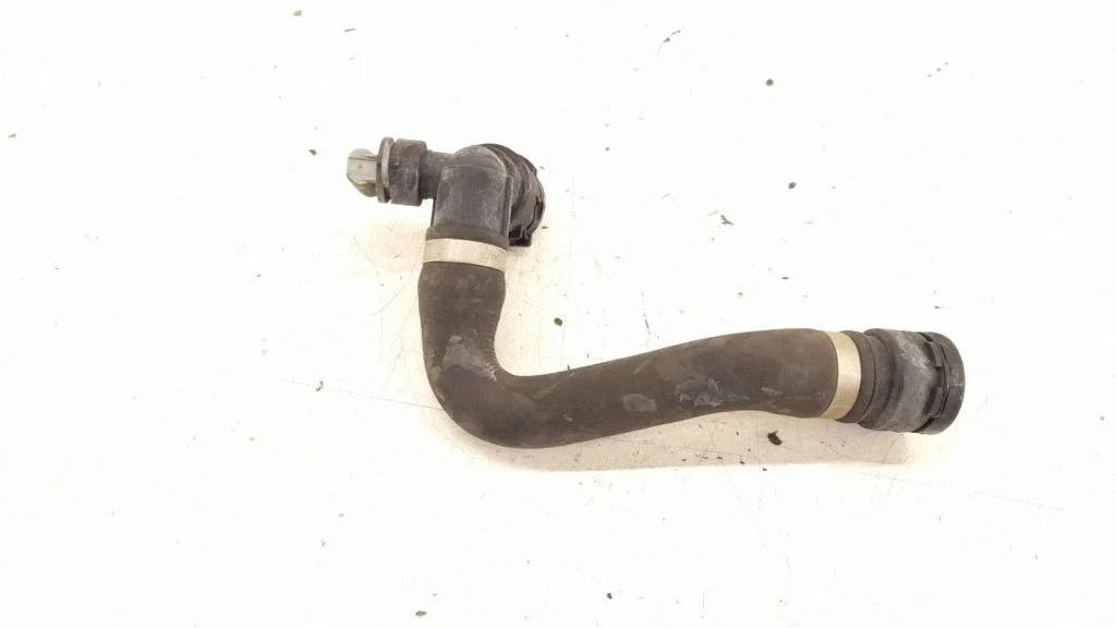 Engine coolant pipe/hose