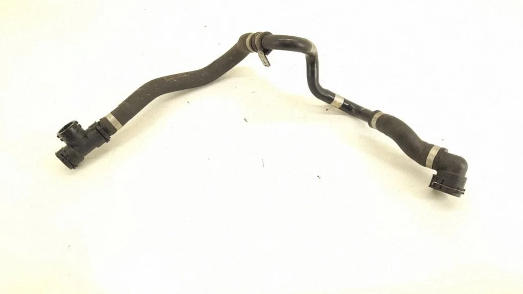 Engine coolant pipe/hose