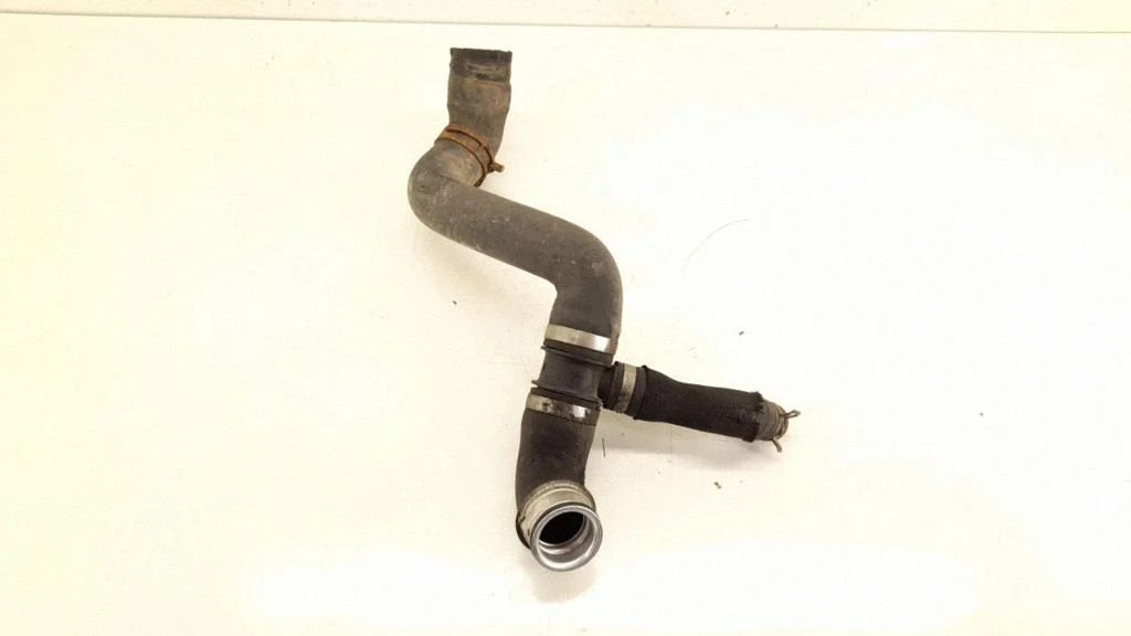 Engine coolant pipe/hose