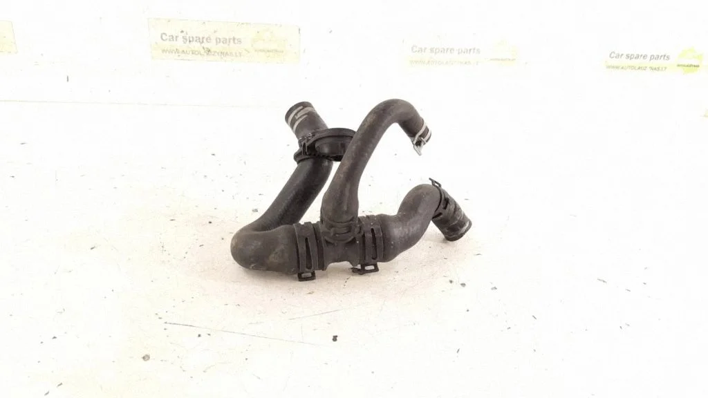 Engine coolant pipe/hose