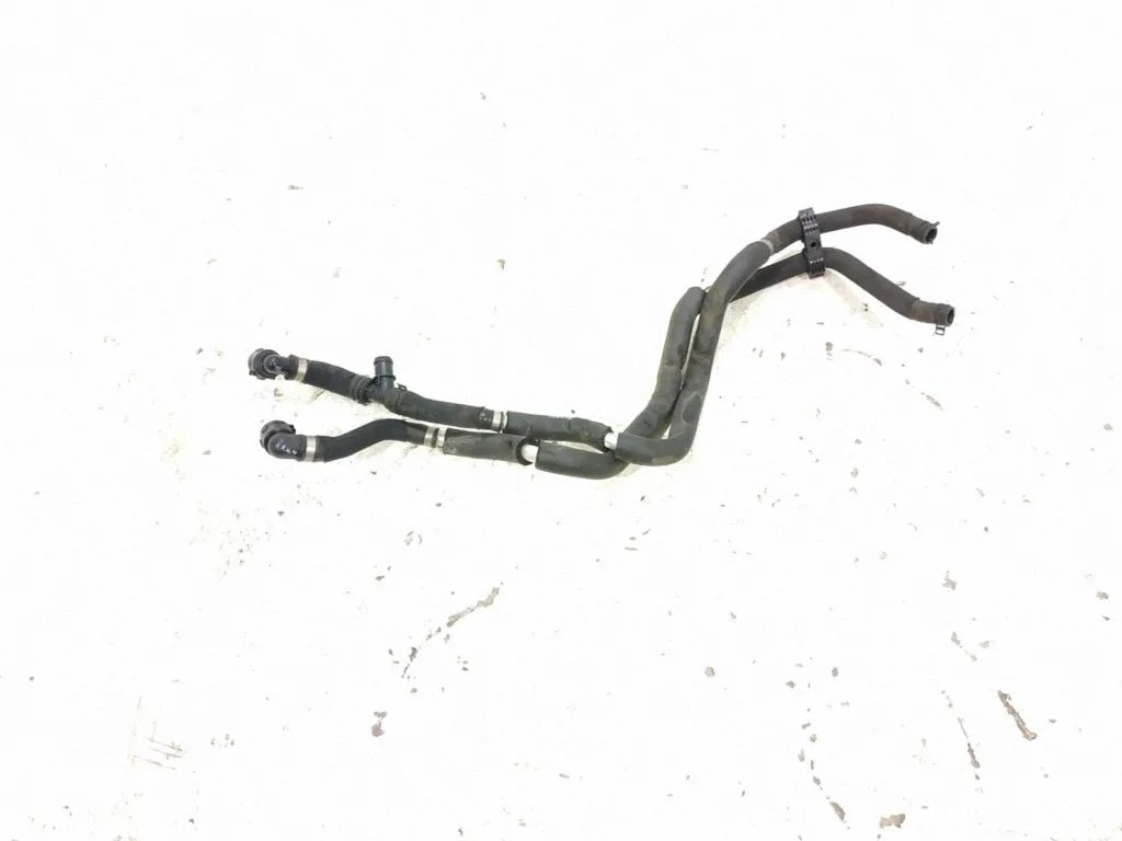 Engine coolant pipe/hose