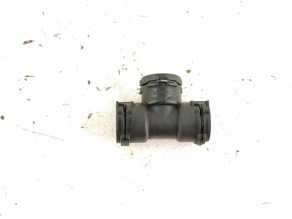 Engine coolant pipe/hose