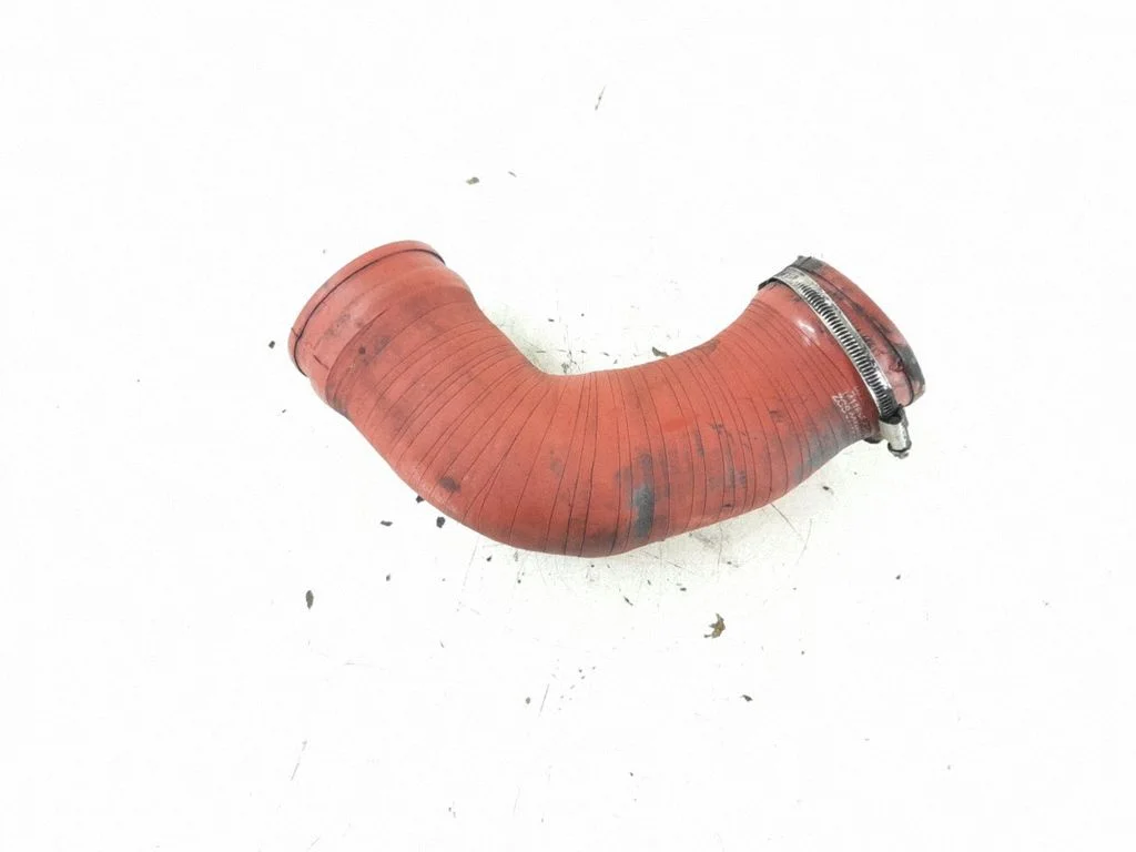 Intercooler hose/pipe – right