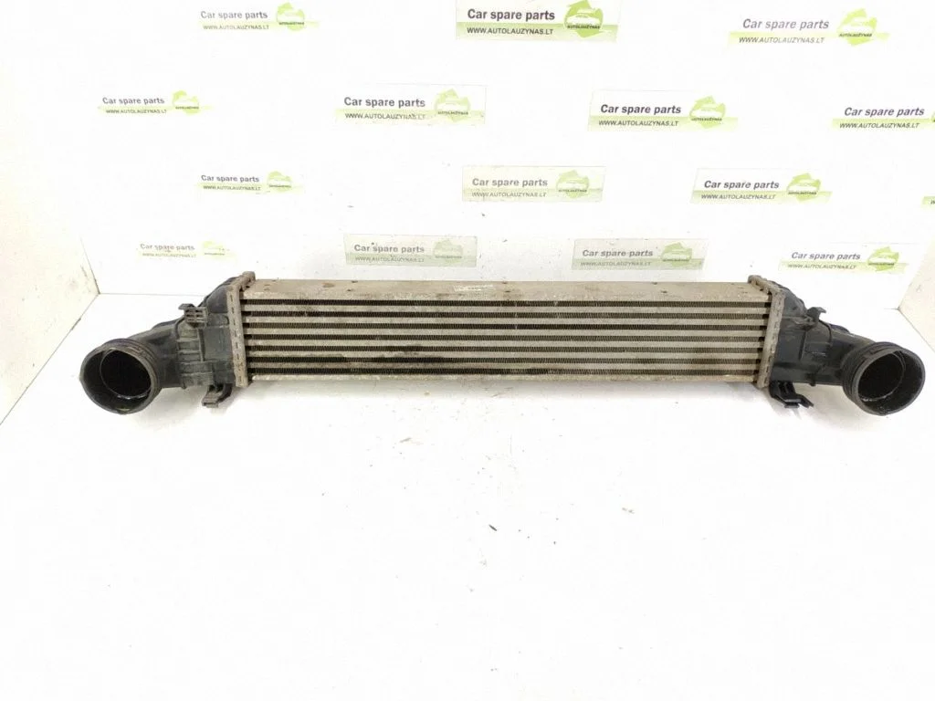 Vahejahuti radiaator