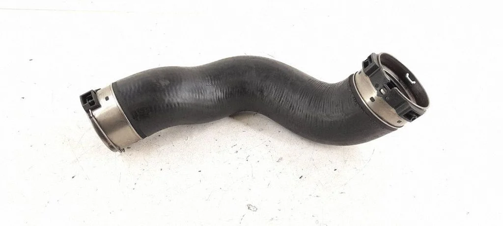 Intercooler hose/pipe – right