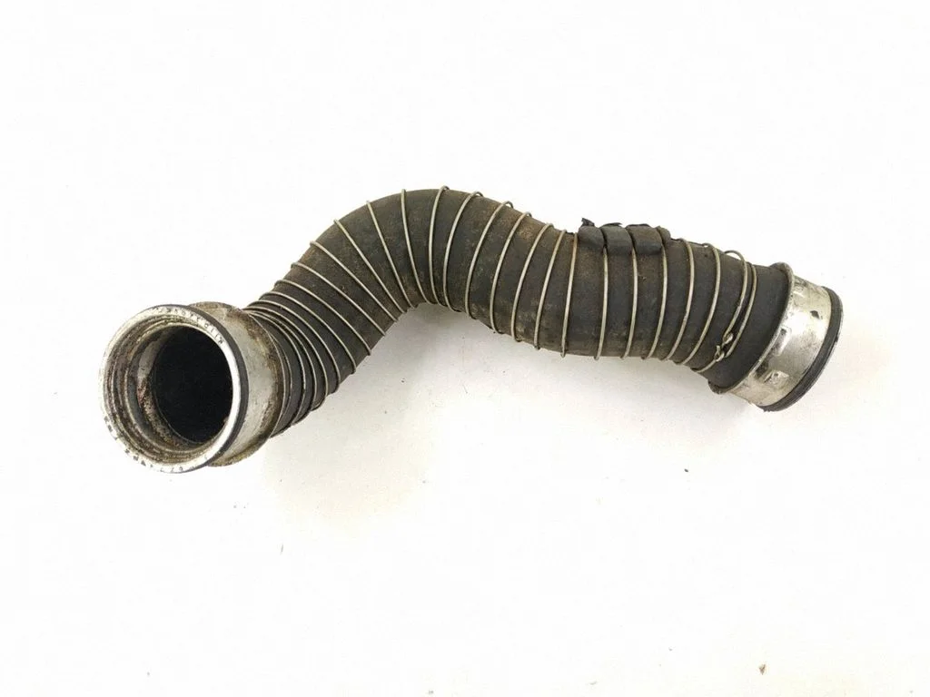 Intercooler hose/pipe – left