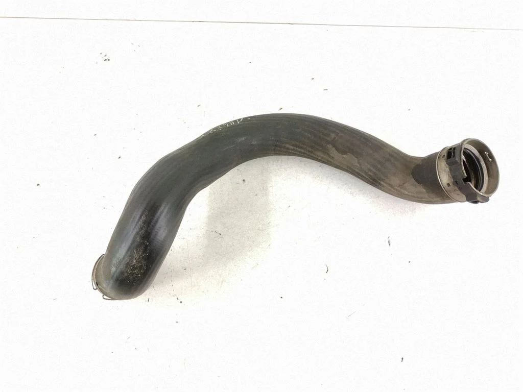 Intercooler hose/pipe – right