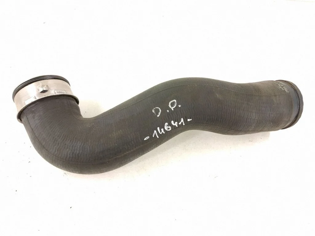 Intercooler hose/pipe – right