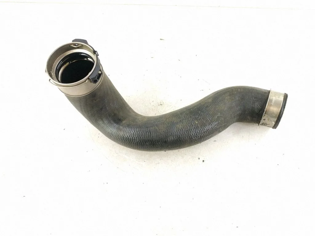 Intercooler hose/pipe – right