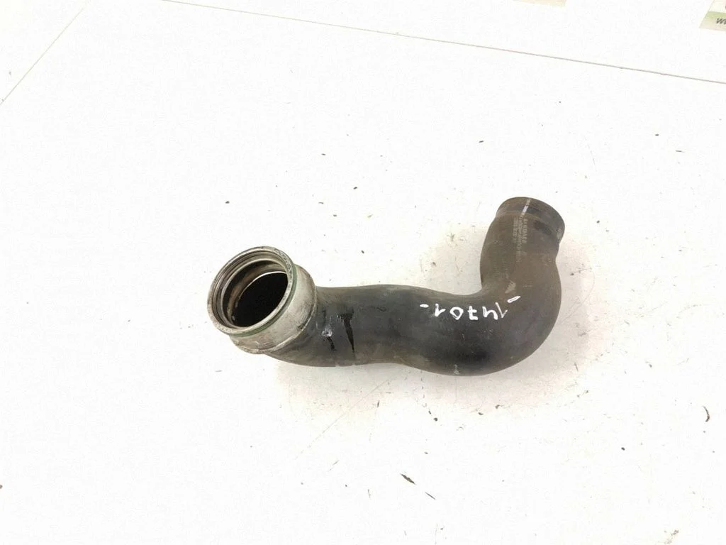 Intercooler hose/pipe – right