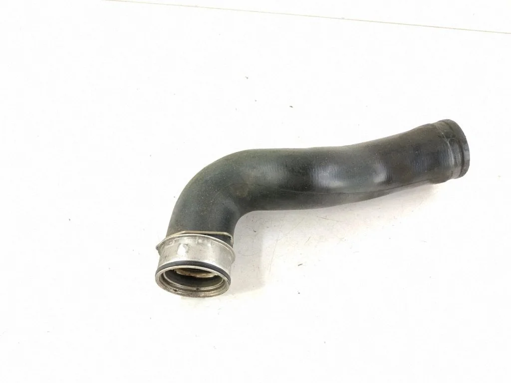 Intercooler hose/pipe – right