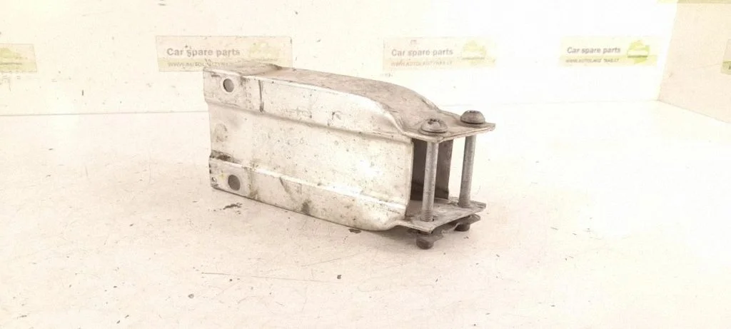 Radiatoru panelis – priekšējā