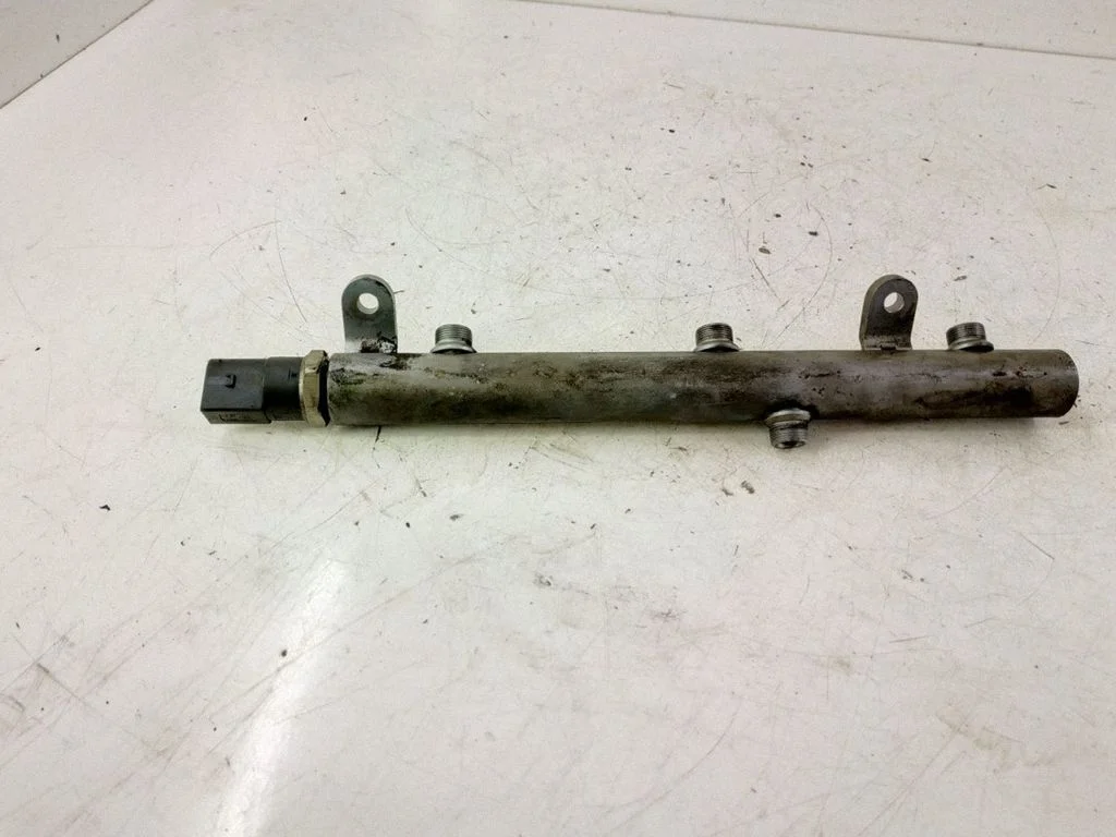 Fuel main line pipe