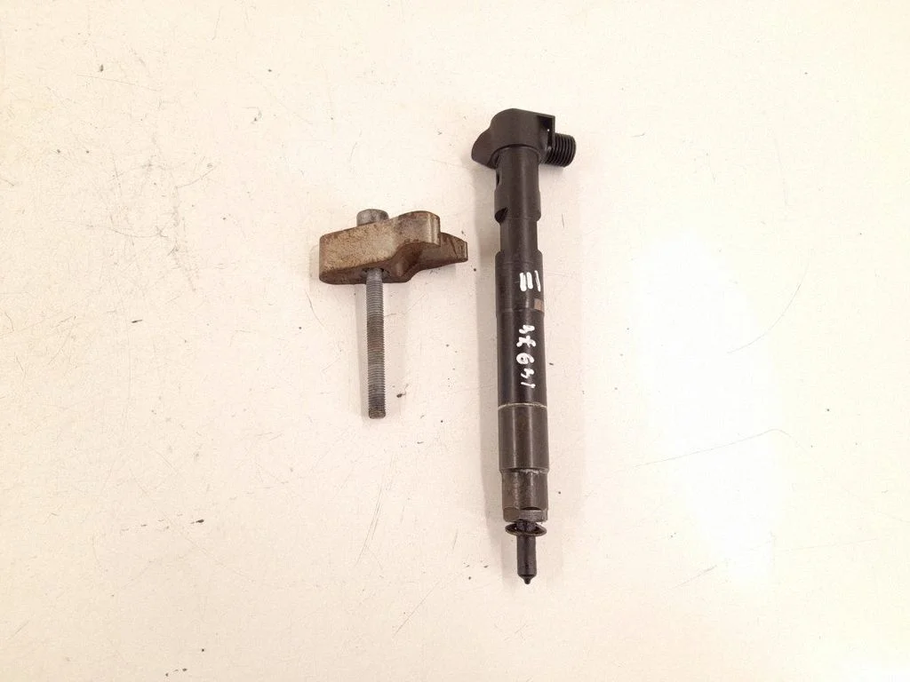 Fuel injector