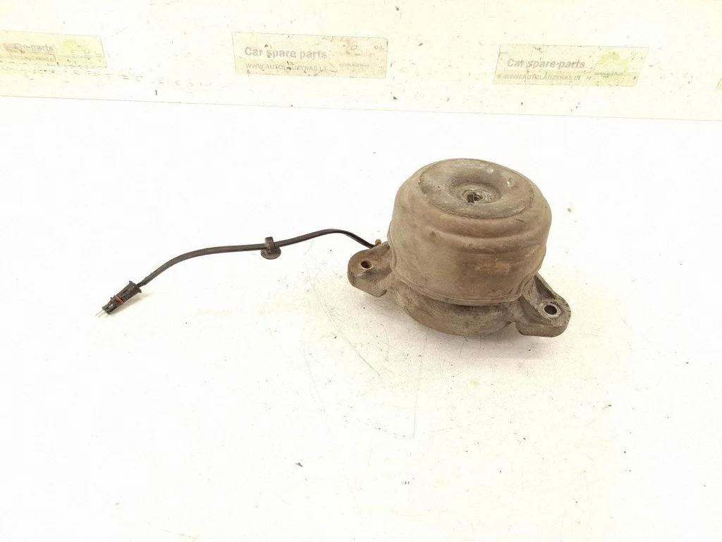 Engine mount bracket – left