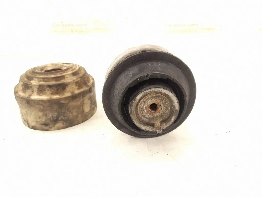 Engine mount bracket – right