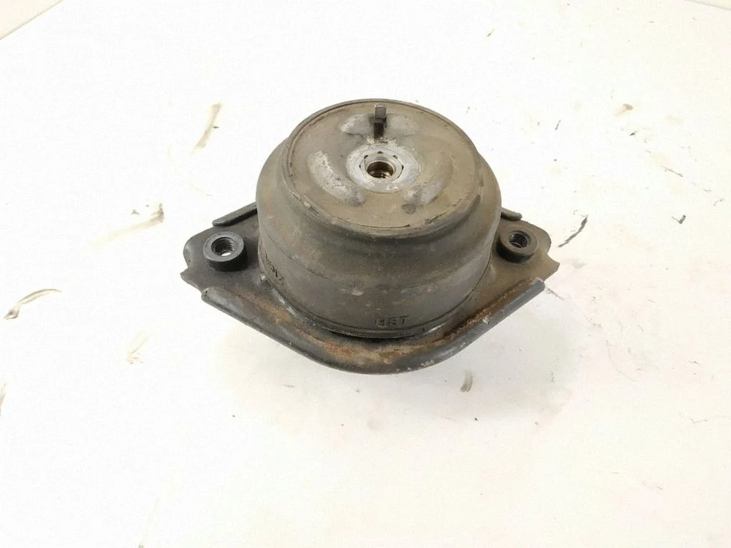 Engine mount bracket – right
