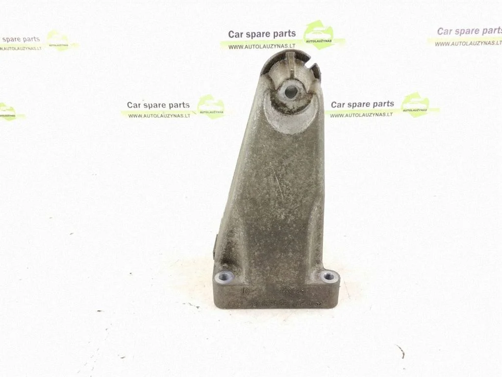 Engine mounting bracket – right