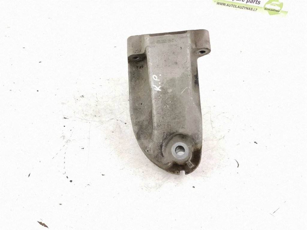 Engine mounting bracket – left