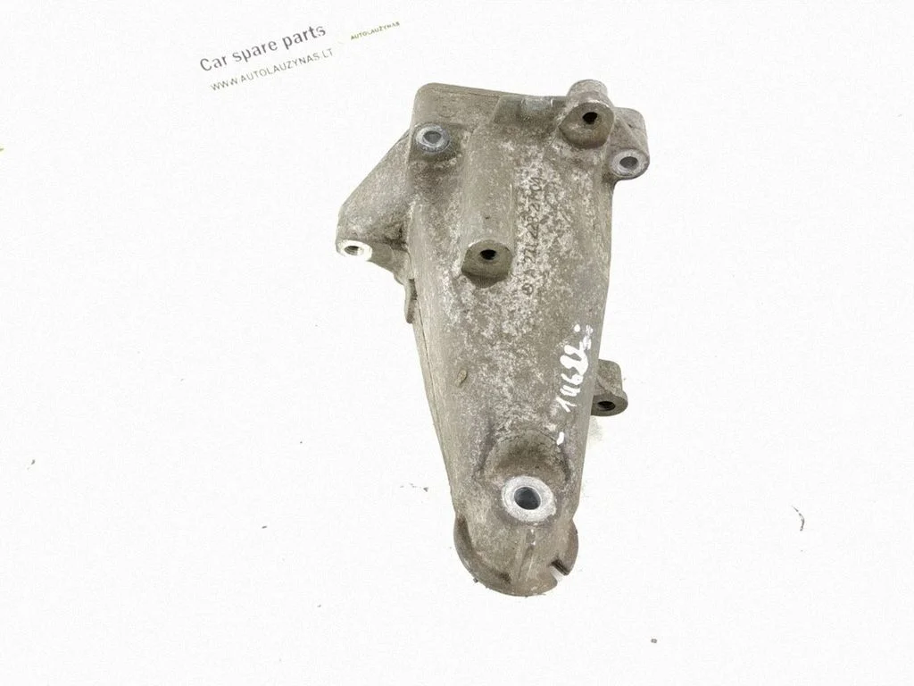 Engine mounting bracket – left