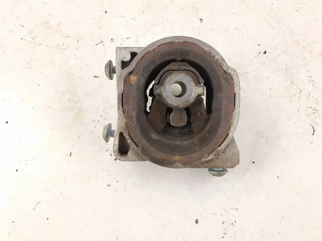 Engine mount bracket – left