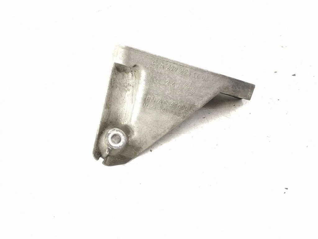 Engine mounting bracket – right