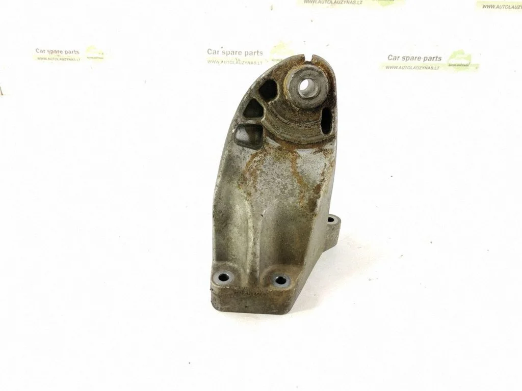 Engine mounting bracket – left