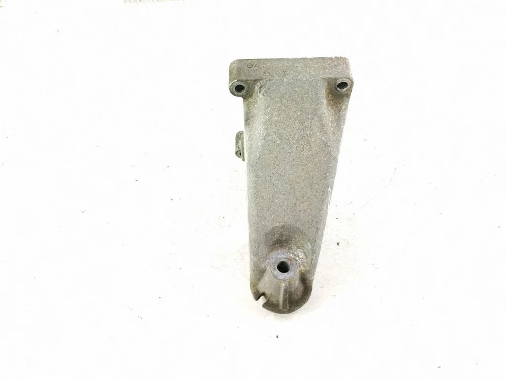Engine mounting bracket – right