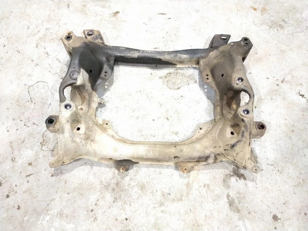 Front subframe – Mercedes-Benz C-Class AMG W204 (2007-2014)