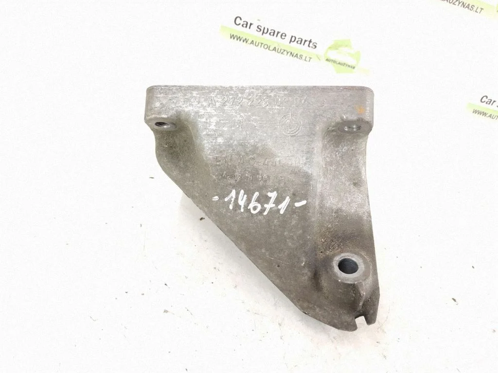 Engine mounting bracket – Mercedes-Benz CLK-Class A209 C209 (2002-2009)
