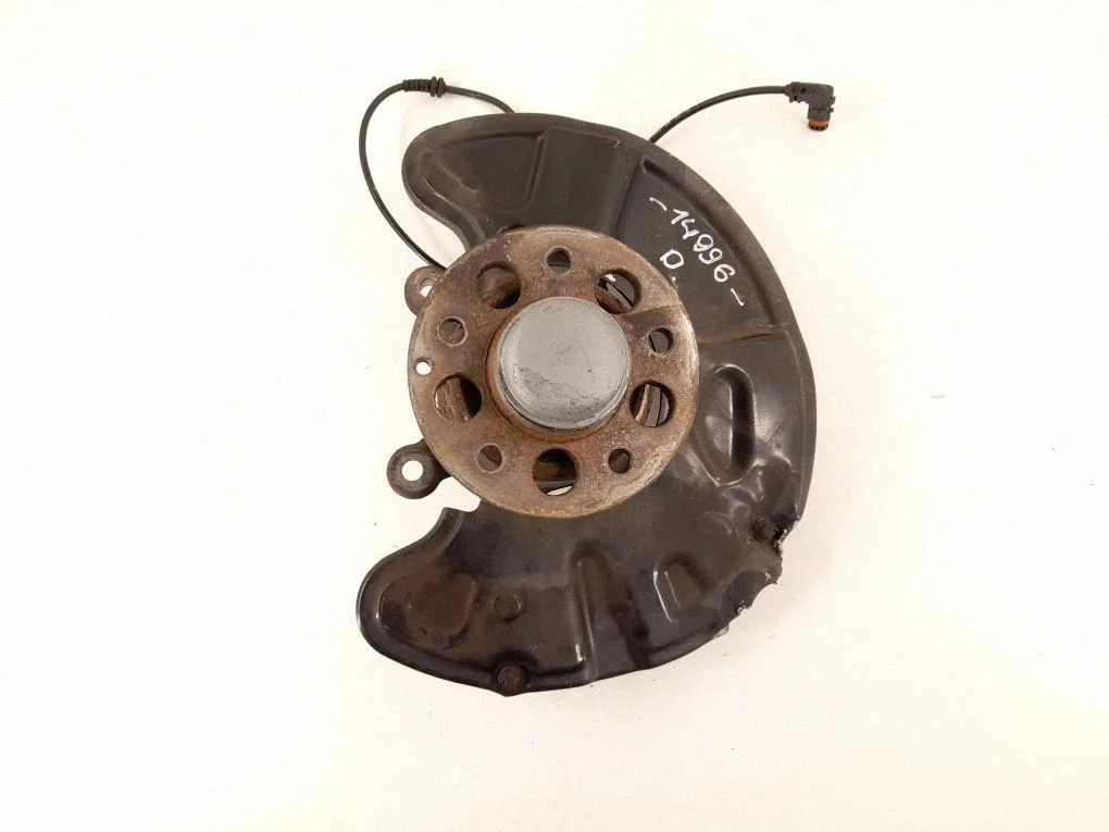 Front wheel hub – front right