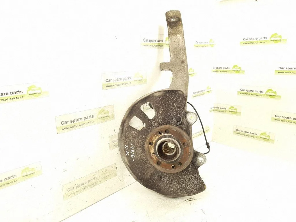 Front wheel hub – front left
