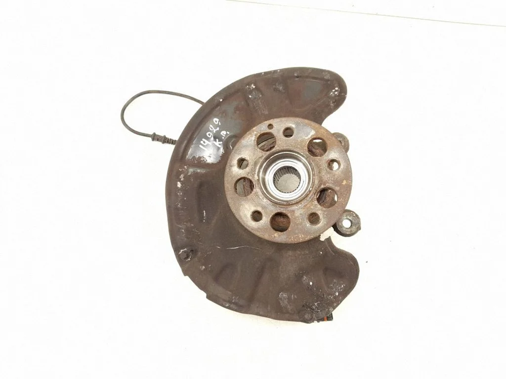Front wheel hub – front left