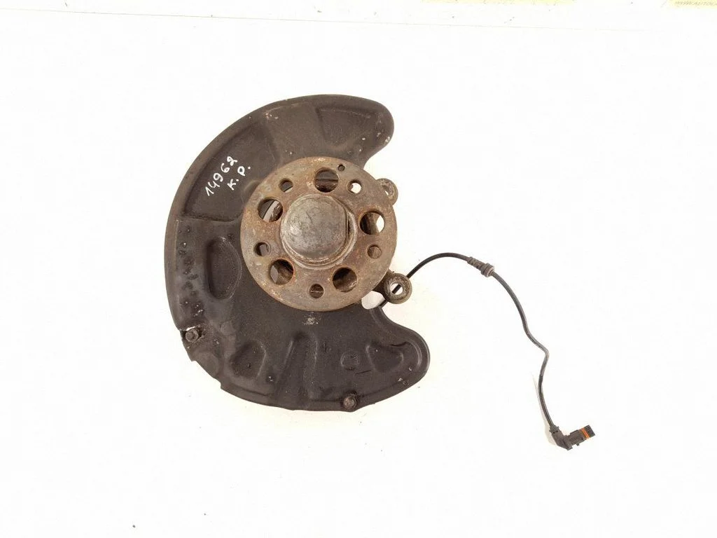Front wheel hub – front left