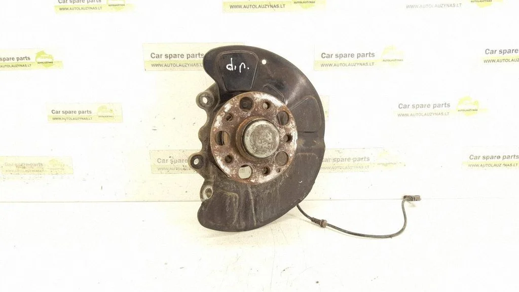 Front wheel hub – front right