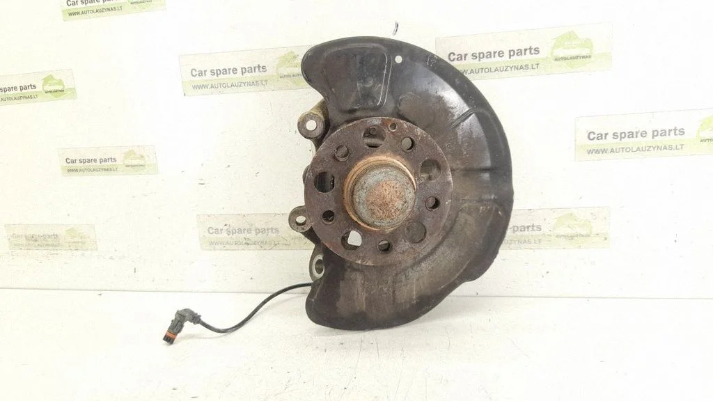 Front wheel hub – front right