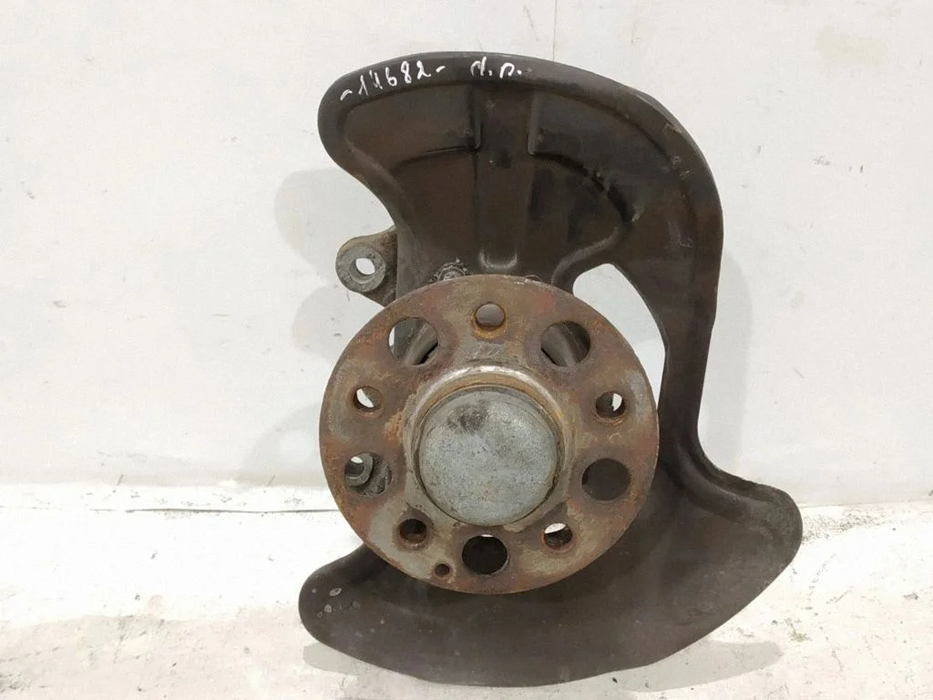 Front wheel hub – front right