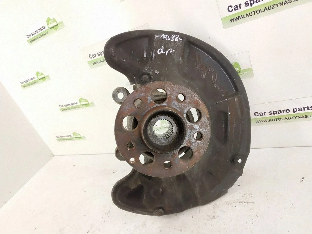 Front wheel hub – front right