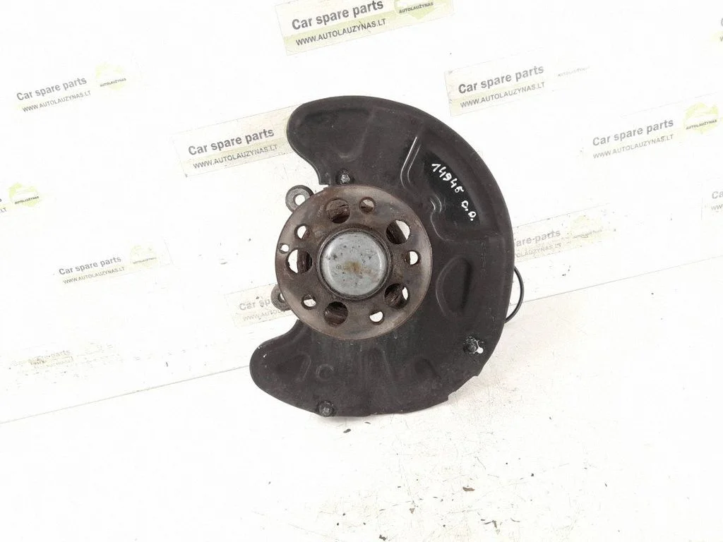 Front wheel hub – front right